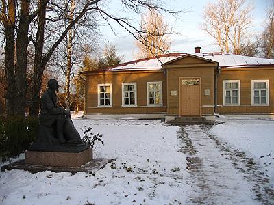 Сельская школа, на территории дома-музея, открытая сестрой Н.А.Некрасова, А.А.Буткевич