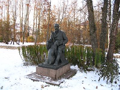 Скульптура Н.А.Некрасова, автор П. М. Криворуцкий