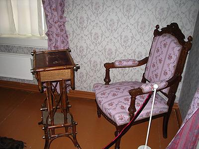  комната Зинаиды Николаевны, столик для рукоделия