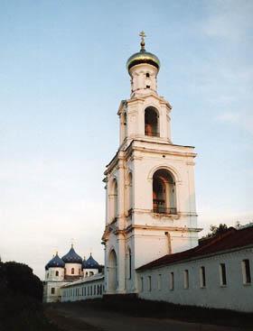Колокольня Юрьева монастыря и Крестовоздвиженская церковь