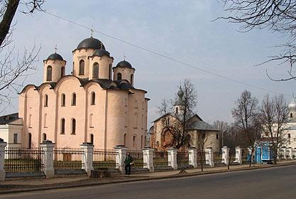 Никольский собор и церковь Параскевы Пятницы
